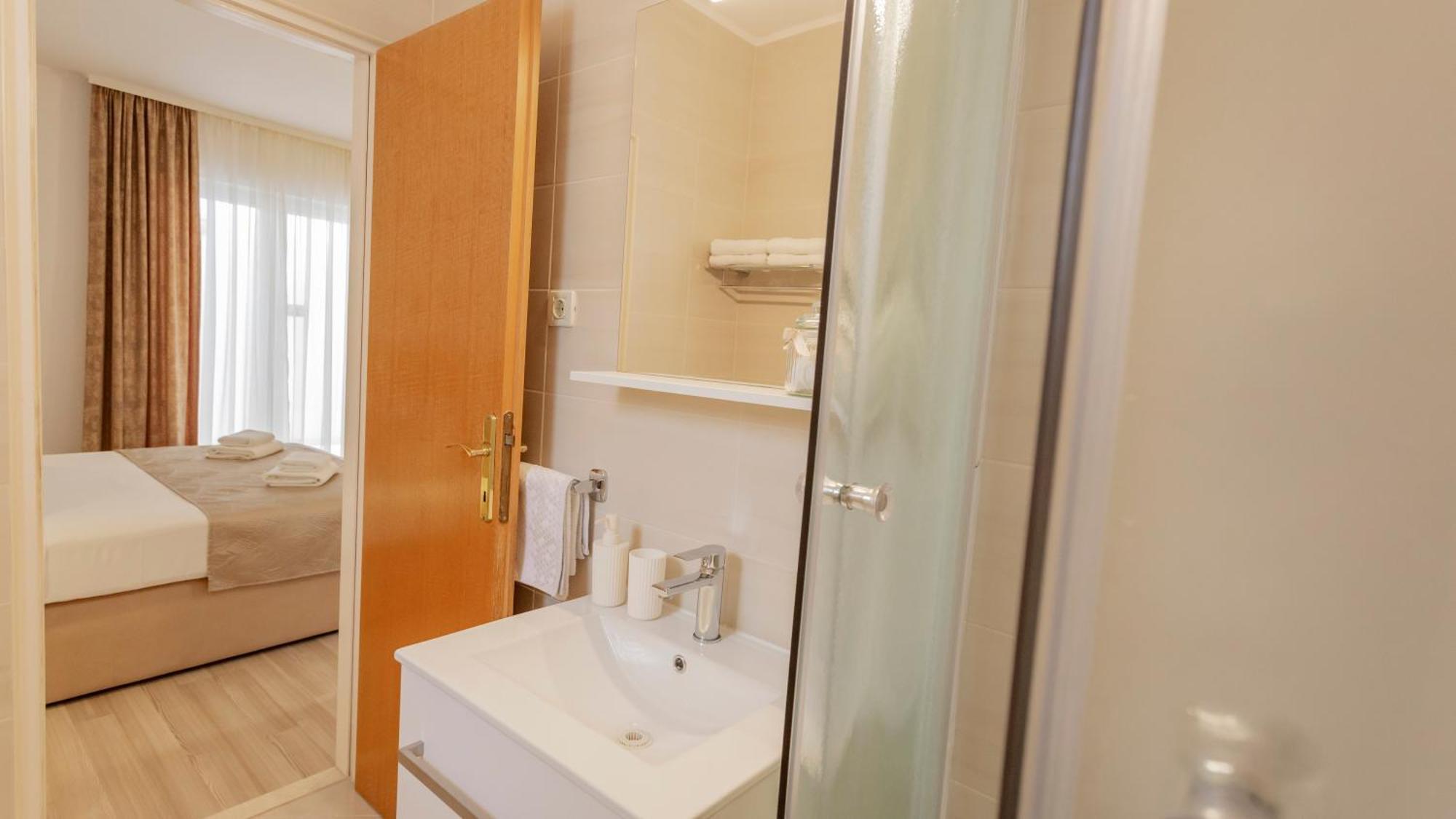 Baska Voda Apartments - Steps From The Beach, Free Parking, Central Location Kültér fotó