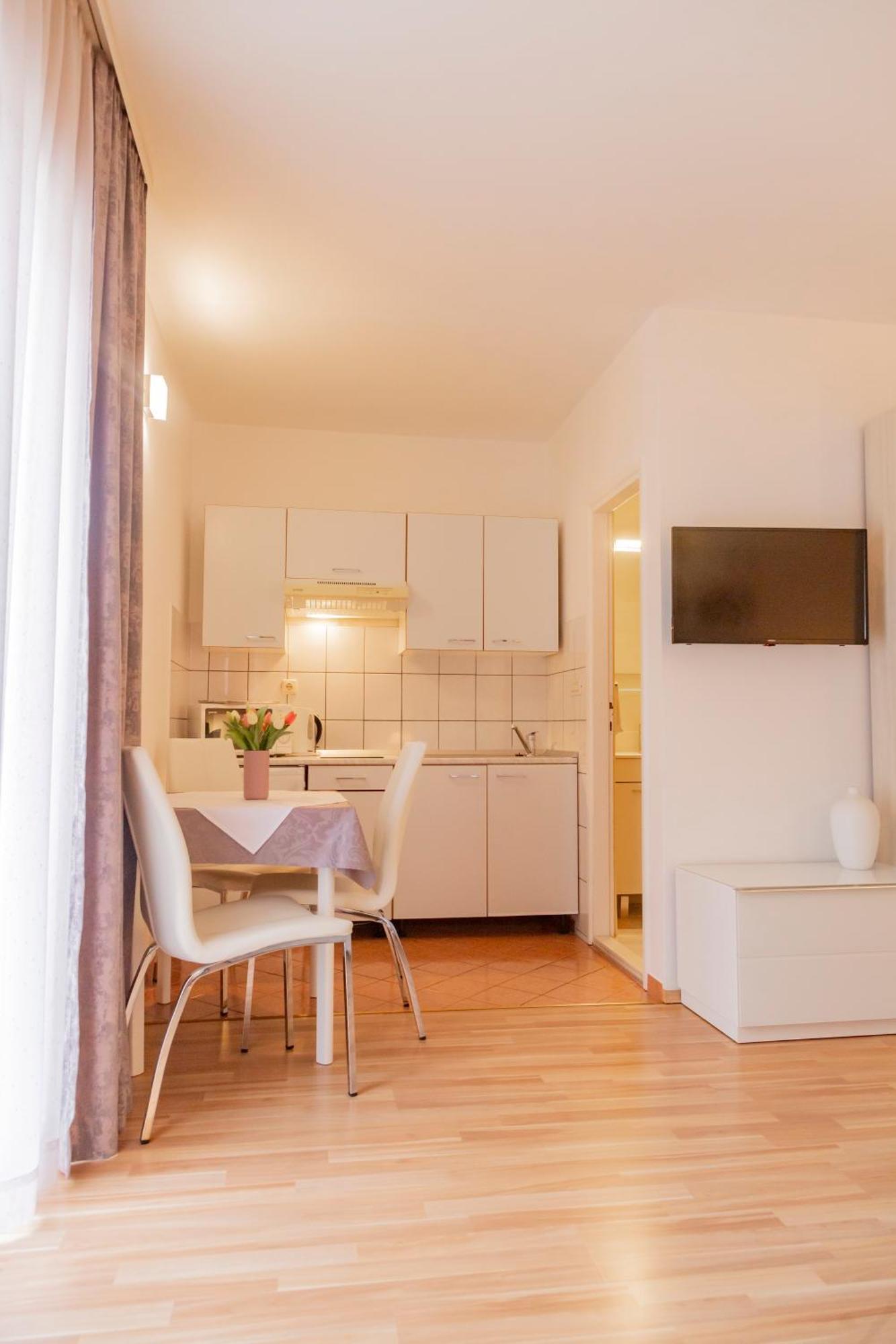 Baska Voda Apartments - Steps From The Beach, Free Parking, Central Location Kültér fotó
